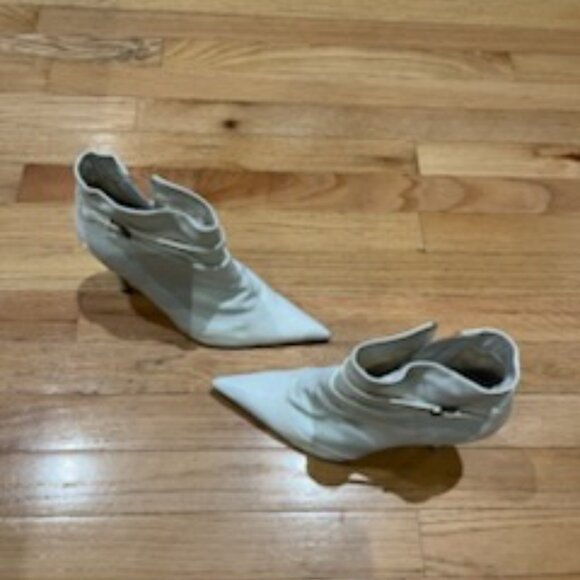 Women's High Heel White Boots - Picture 6 of 9